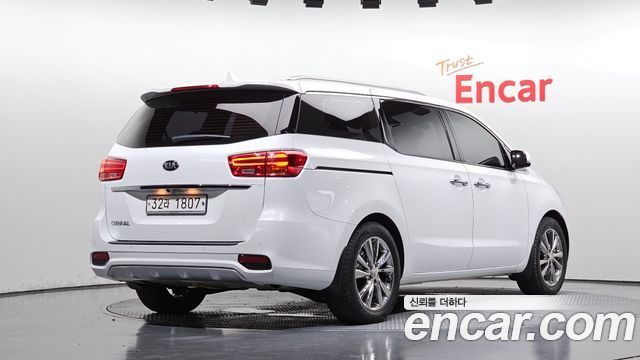 Kia Carnival из Кореи Encar