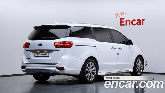 Kia Carnival 9-Seater Luxury — пробег 165 878 км — фото 2 из 5