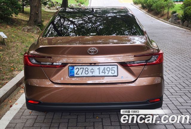 Toyota Camry 2.5 XLE Premium Hybrid — пробег 9 100 км — фото 4 из 5