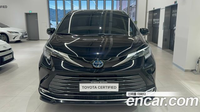 Toyota Sienna 2.5 Hybrid 2WD — пробег 9 345 км — фото 2 из 5