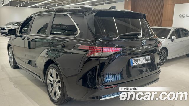 Toyota Sienna 2.5 Hybrid 2WD — пробег 9 345 км — фото 3 из 5