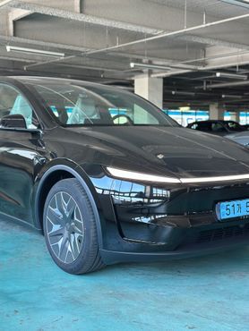 Tesla Model Y L Long Range AWD — пробег 11 км — фото 3 из 5