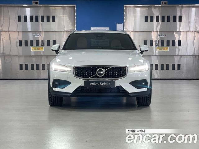 Volvo V60 B5 Ultra AWD — пробег 3 897 км — фото 3 из 5