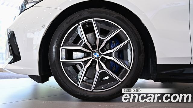 BMW i5 eDrive 40 M Sport — пробег 10 719 км — фото 5 из 5