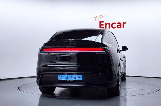 Tesla Model Y L Long Range AWD — пробег 7 599 км — фото 4 из 5