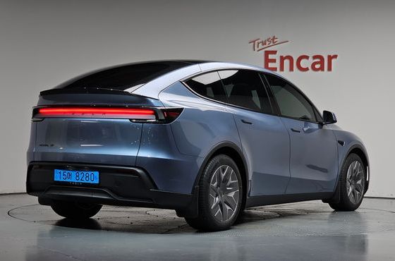 Tesla Model Y L Long Range AWD — пробег 579 км — фото 2 из 5