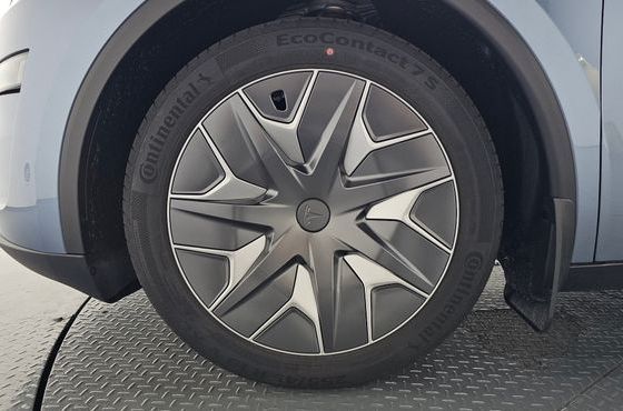 Tesla Model Y L Long Range AWD — пробег 579 км — фото 5 из 5