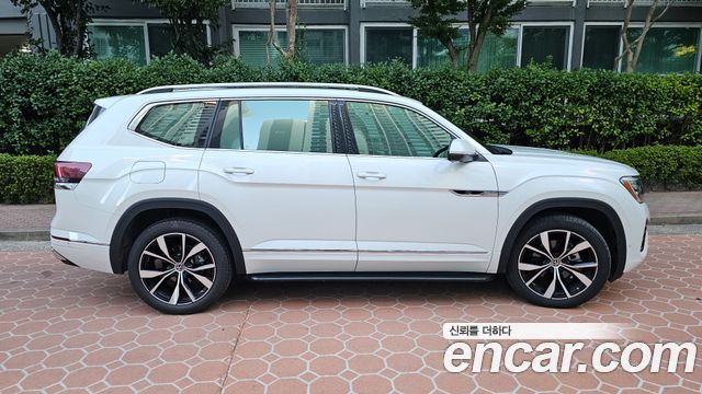Volkswagen Atlas 2.0 TSI R-LINE 6-Seater — пробег 6 635 км — фото 4 из 5