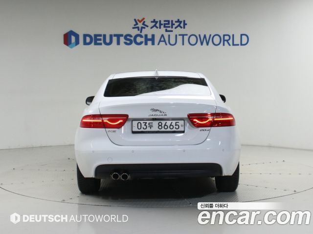 Jaguar XE 20d Prestige — пробег 106 900 км — фото 4 из 5