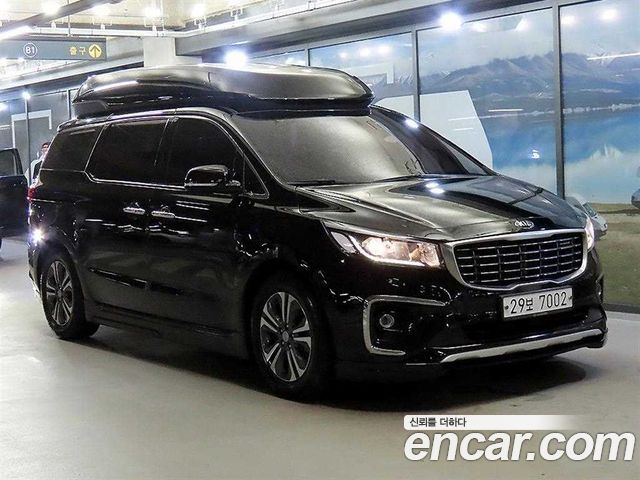 Kia Carnival 9-Seater Hi-Limousine Luxury — пробег 58 814 км — фото 1 из 5