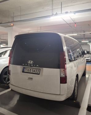 Hyundai Staria HEV 1.6 Tourer 11-Seater Modern — пробег 10 000 км — фото 2 из 5