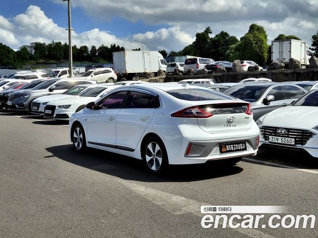 Hyundai Ioniq Q — пробег 123 000 км — фото 3 из 5