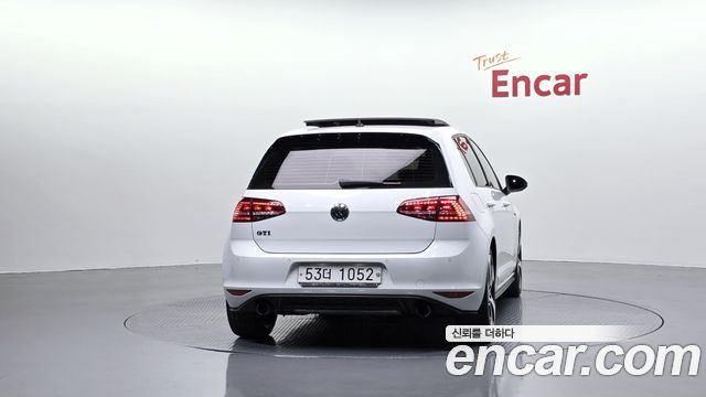 Volkswagen Golf 2.0 GTI — пробег 81 200 км — фото 4 из 5