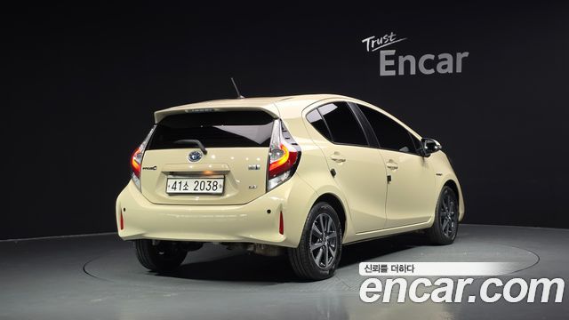 Toyota Prius 1.5 — пробег 71 348 км — фото 2 из 5