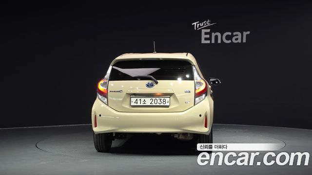 Toyota Prius 1.5 — пробег 71 348 км — фото 4 из 5