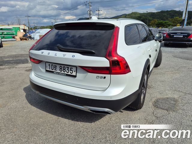 Volvo V90 D5 PRO AWD — пробег 45 000 км — фото 4 из 5
