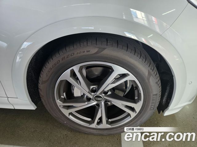 Audi Q6 e-tron S Line — пробег 200 км — фото 5 из 5