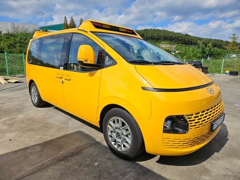 Hyundai Staria L3.5 Kinder Safety Car 15-Seater — пробег 34 000 км — фото 1 из 5
