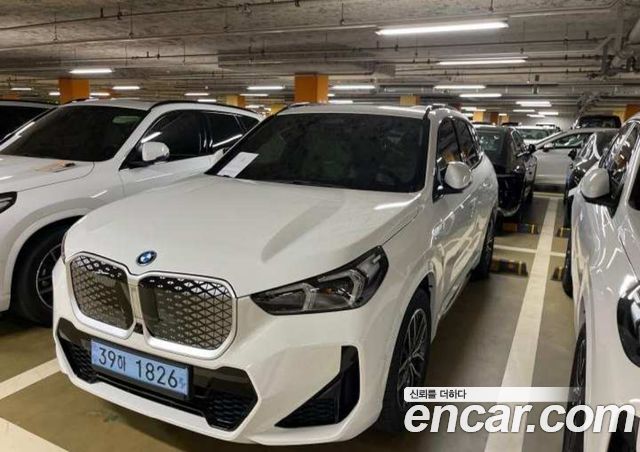 BMW iX1 eDrive 20 M Sport — пробег 1 км — фото 4 из 5