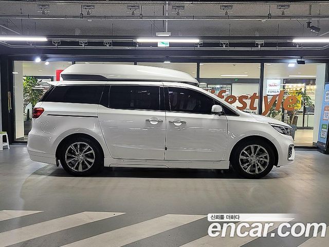 Kia Carnival Gasoline 9-Seater Hi-Limousine Noblesse Special — пробег 82 857 км — фото 3 из 5