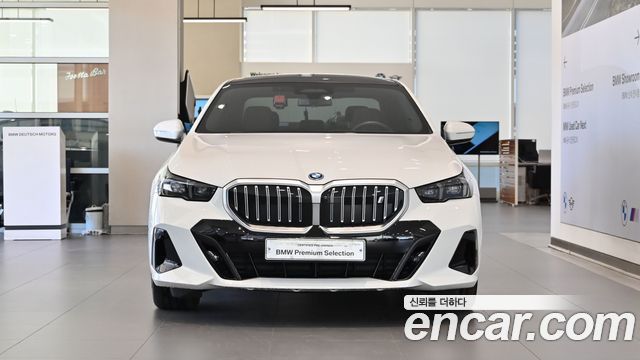 BMW i5 eDrive 40 M Sport — пробег 9 557 км — фото 3 из 5