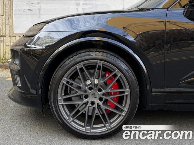 Porsche Macan Turbo — пробег 18 000 км — фото 5 из 5