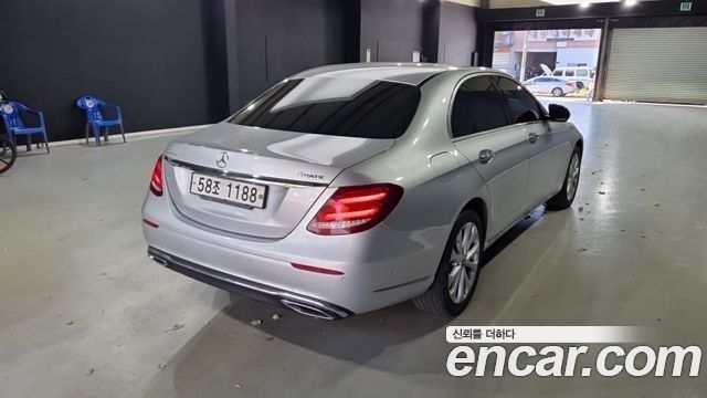 Mercedes-Benz E-Class E220d 4MATIC Exclusive — пробег 182 386 км — фото 2 из 5