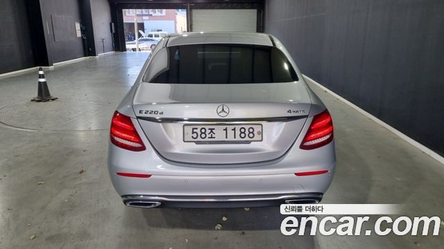Mercedes-Benz E-Class E220d 4MATIC Exclusive — пробег 182 386 км — фото 4 из 5