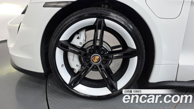 Porsche Taycan из Кореи Encar