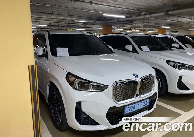 BMW iX1 eDrive 20 M Sport — пробег 1 км — фото 4 из 5