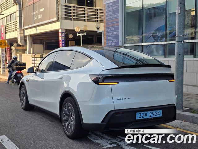 Tesla Model Y L Long Range AWD — пробег 2 790 км — фото 4 из 5