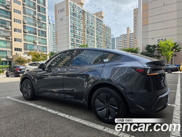 Tesla Model Y Premium RWD — пробег 784 км — фото 4 из 5