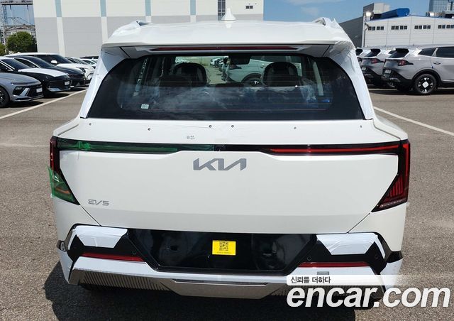 Kia EV5 Long Range 2WD Earth — пробег 1 км — фото 3 из 5