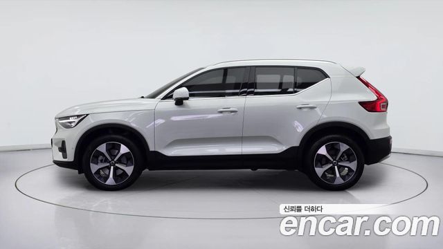 Volvo XC40 B4 Ultimate Bright — пробег 9 217 км — фото 2 из 5