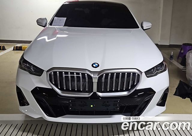 BMW 5-Series 520i — пробег 1 км — фото 1 из 5