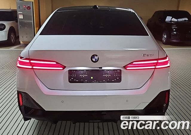 BMW 5-Series 520i — пробег 1 км — фото 3 из 5