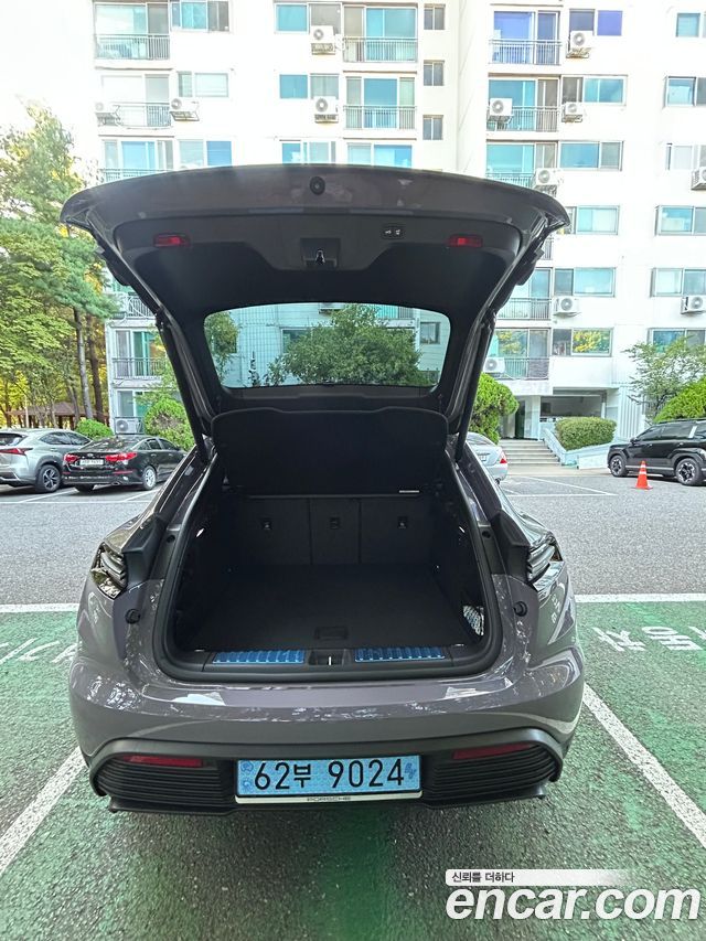 Porsche Taycan Base 4 — пробег 20 000 км — фото 4 из 5