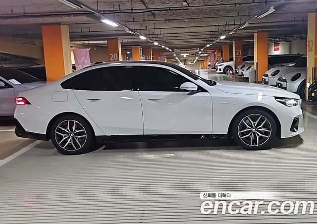 BMW 5-Series 520i — пробег 1 км — фото 5 из 5