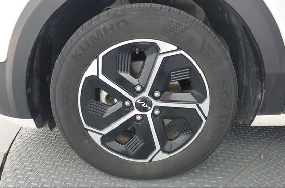 Kia Niro Prestige — пробег 121 878 км — фото 5 из 5