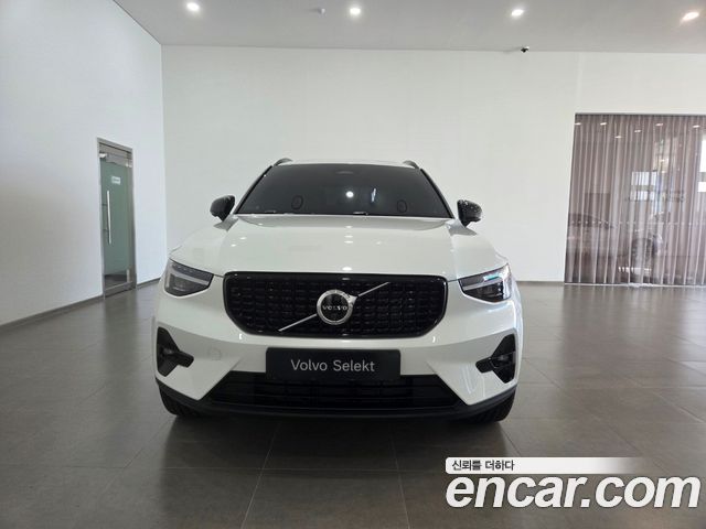 Volvo XC40 B4 Ultra Dark — пробег 226 км — фото 3 из 5