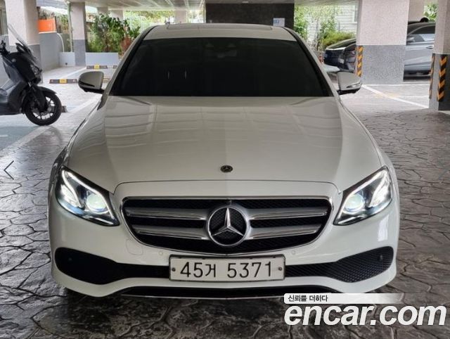Mercedes-Benz E-Class E300 4MATIC Avnatgarde — пробег 17 860 км — фото 3 из 5