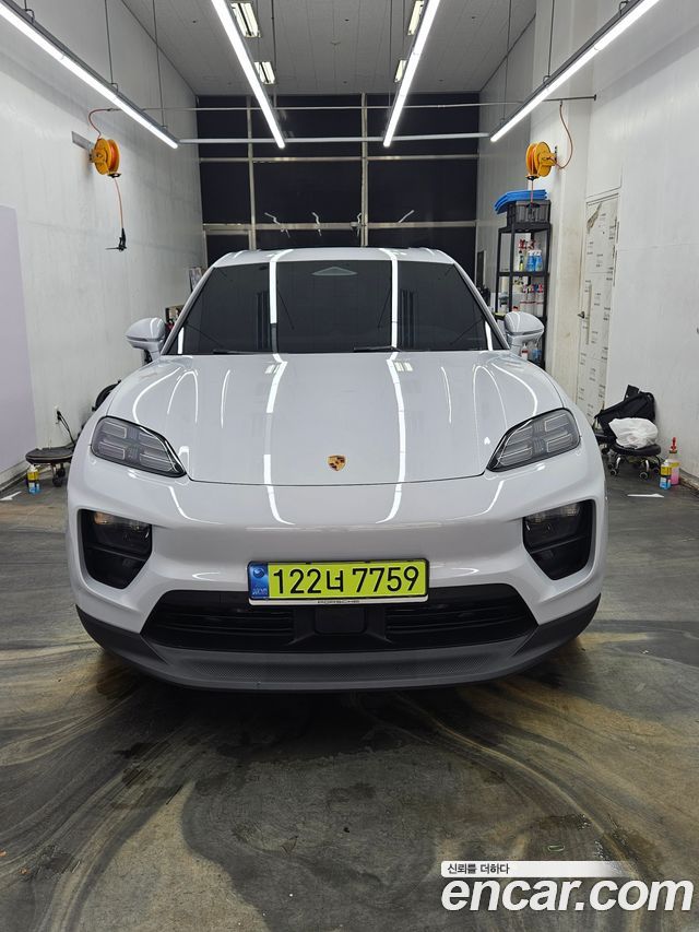 Porsche Macan Base 4 — пробег 17 005 км — фото 3 из 5