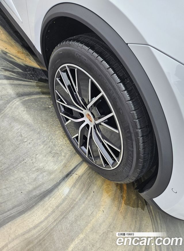 Porsche Macan Base 4 — пробег 17 005 км — фото 5 из 5