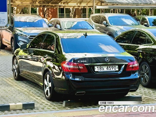 Mercedes-Benz E-Class E300 Avantgarde Sports Package — пробег 204 000 км — фото 2 из 5