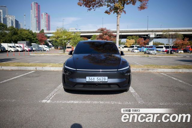 Tesla Model Y Premium RWD — пробег 1 000 км — фото 1 из 5