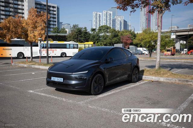 Tesla Model Y Premium RWD — пробег 1 000 км — фото 3 из 5