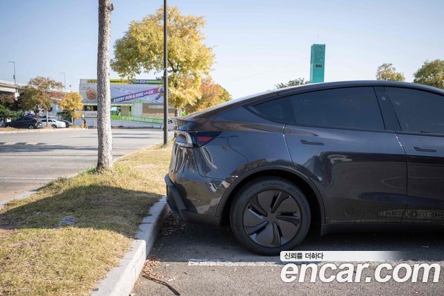 Tesla Model Y Premium RWD — пробег 1 000 км — фото 5 из 5