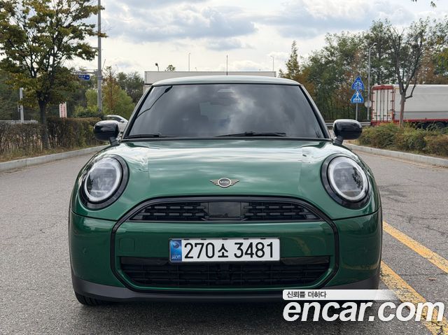 Mini Cooper Essential — пробег 5 228 км — фото 3 из 5