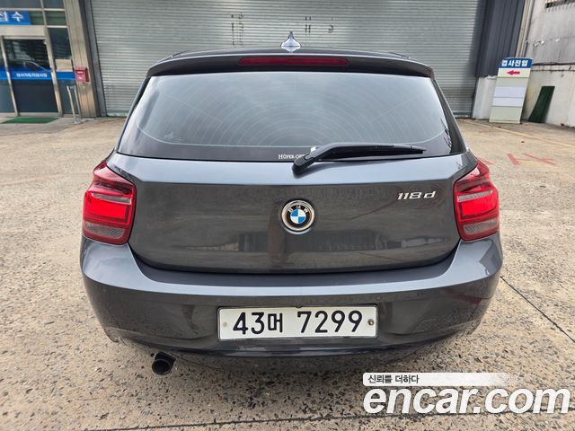 BMW 1-Series 118d Sport 5Door — пробег 131 621 км — фото 4 из 5