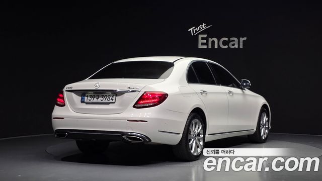 Mercedes-Benz E-Class E300 4MATIC Exclusive — пробег 47 044 км — фото 2 из 5